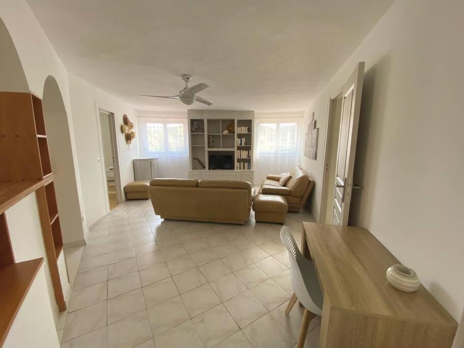 A Louer Haut De Villa 4 Pieces A Sainte-Maxime Golfe De St-Tropez Bagian luar foto