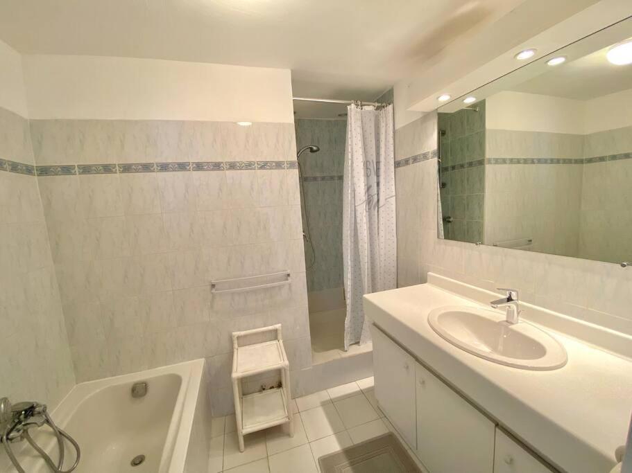 A Louer Haut De Villa 4 Pieces A Sainte-Maxime Golfe De St-Tropez Bagian luar foto